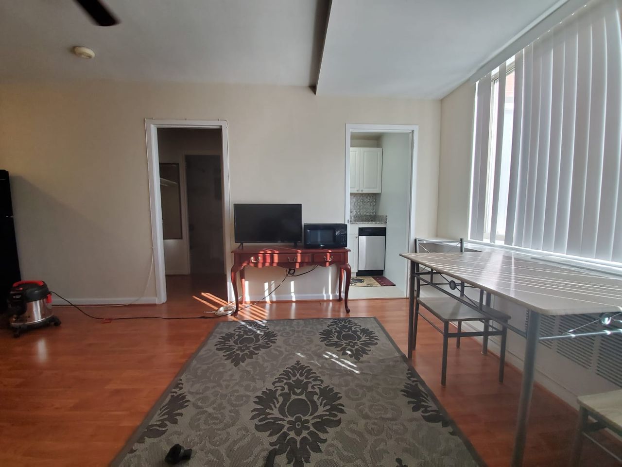 listing, photo 1