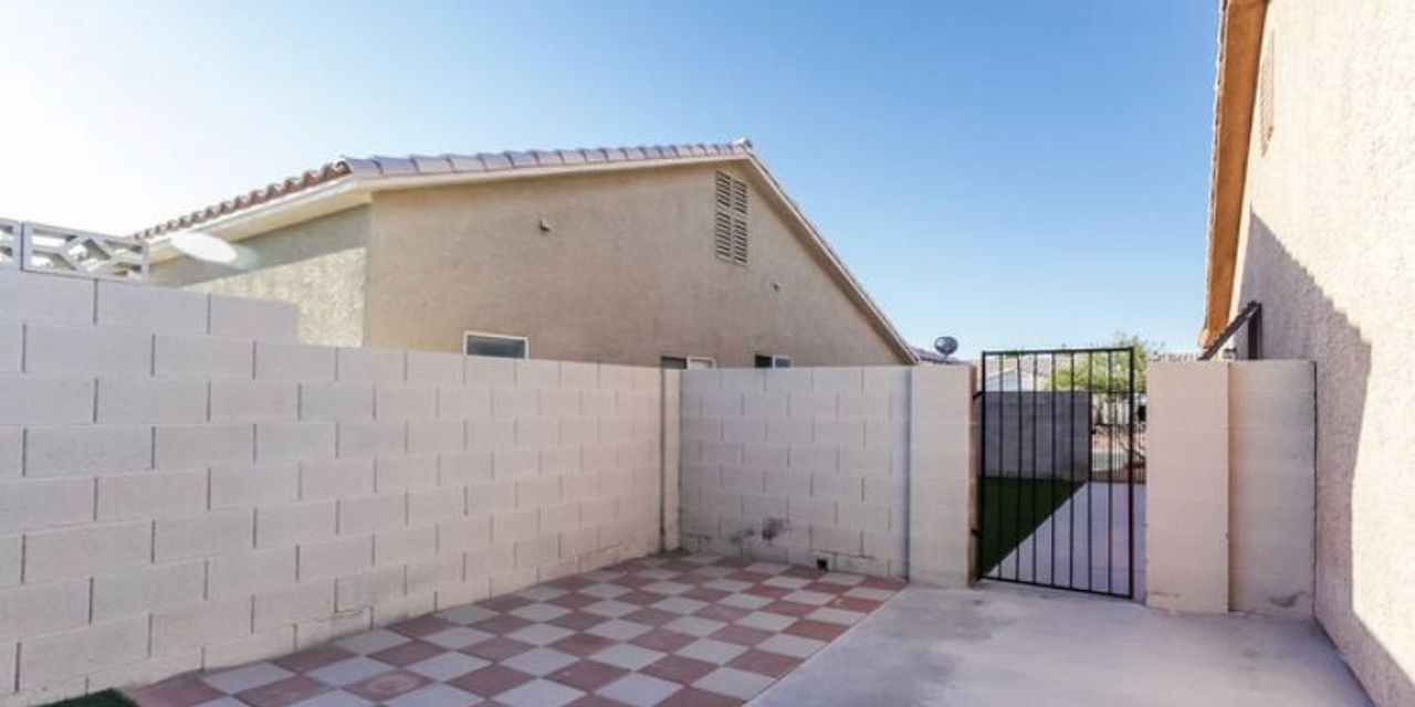 listing, photo 1