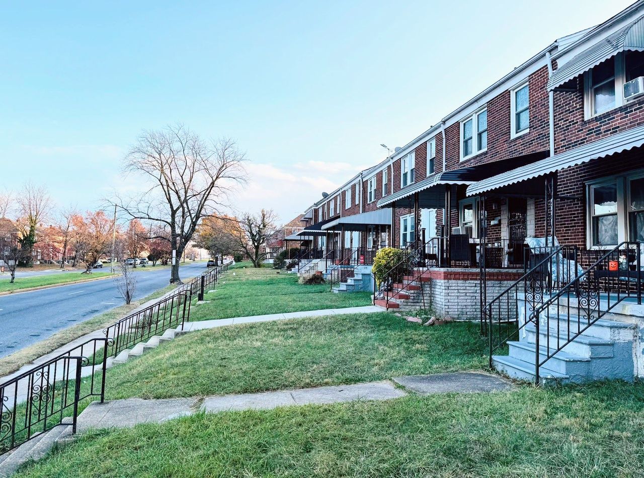 listing, photo 1