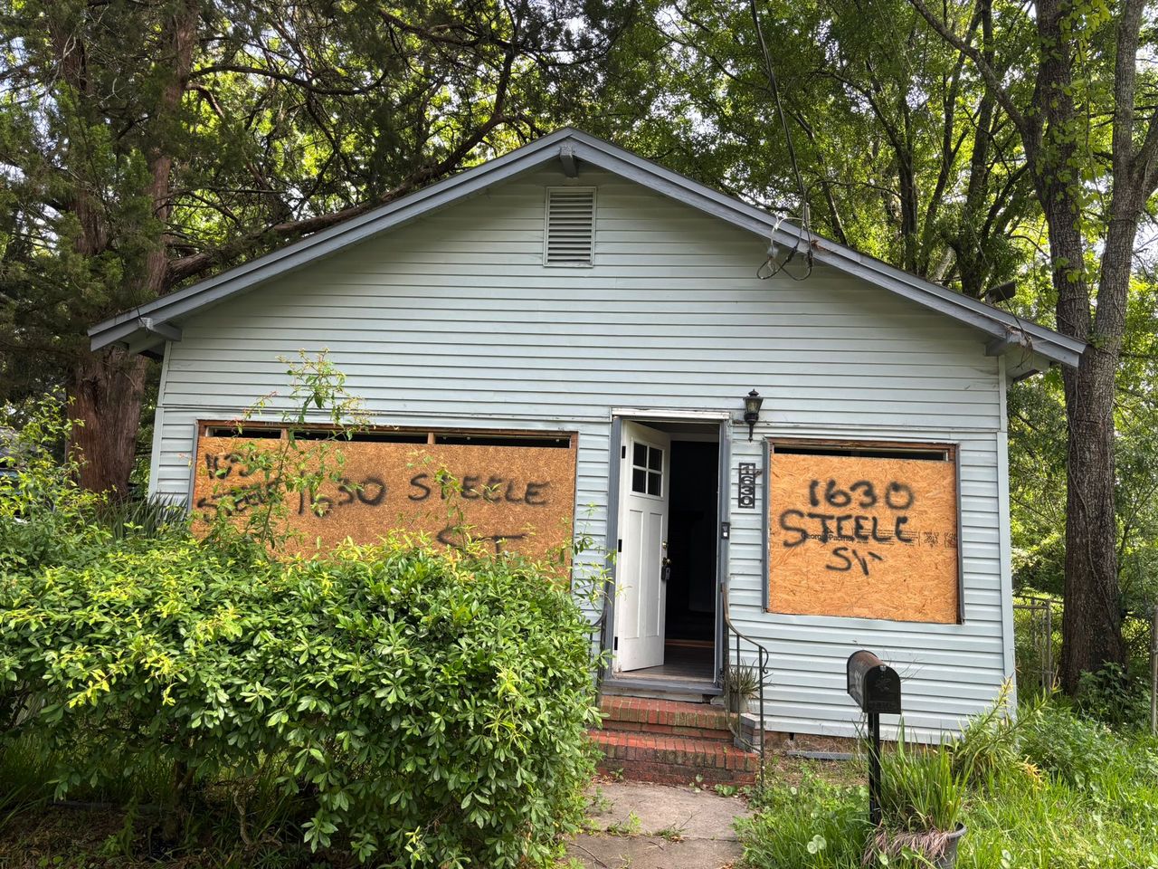 listing, photo 1