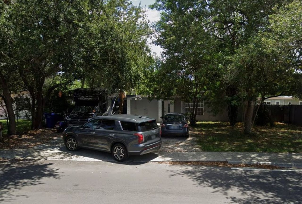 listing, photo 1