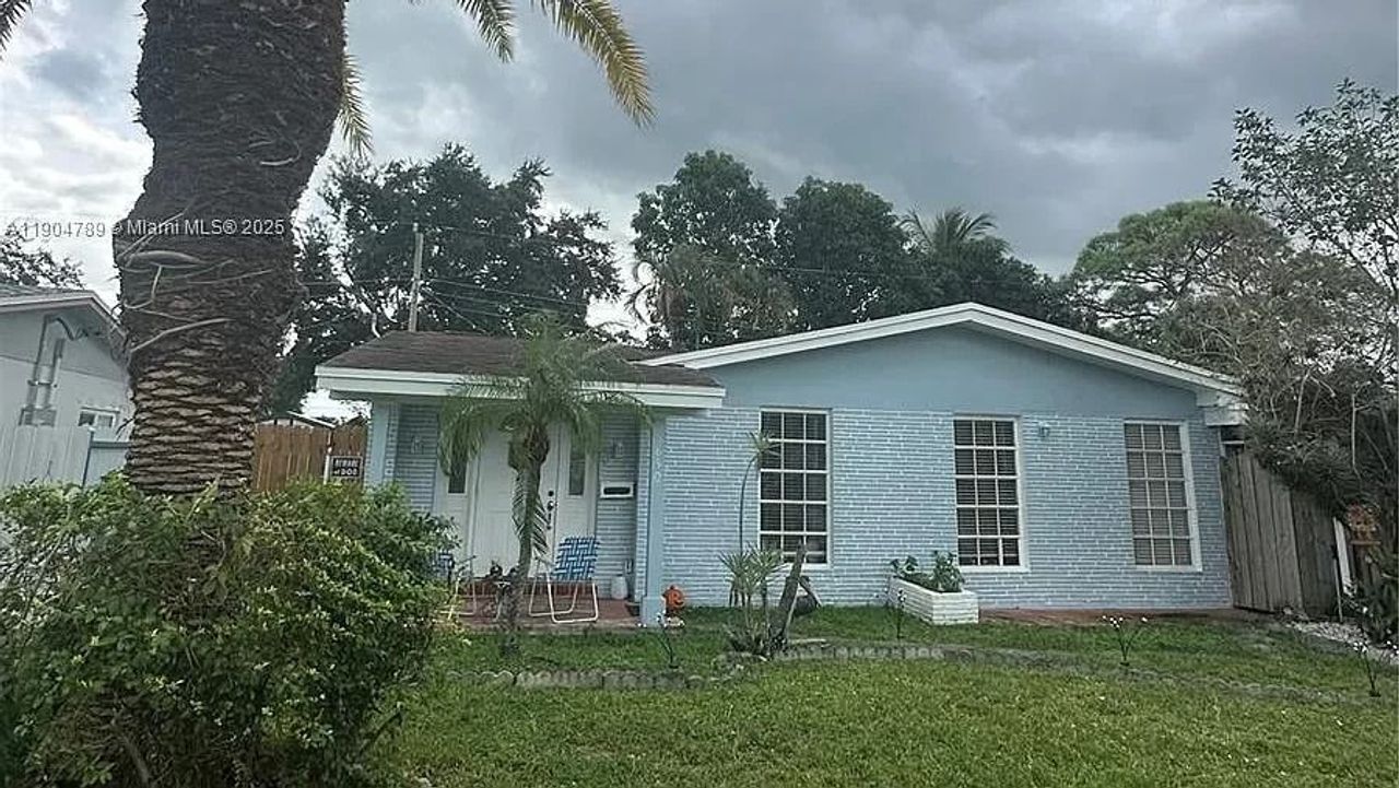 listing, photo 1