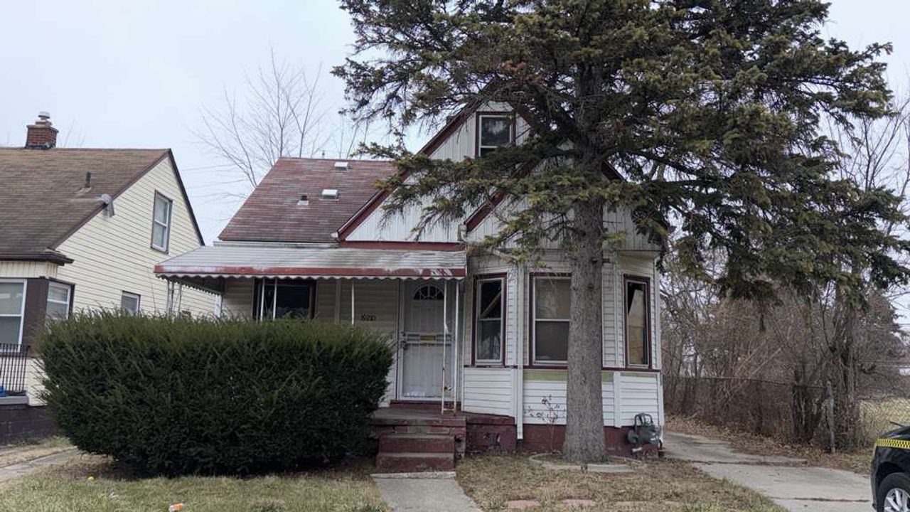 listing, photo 1