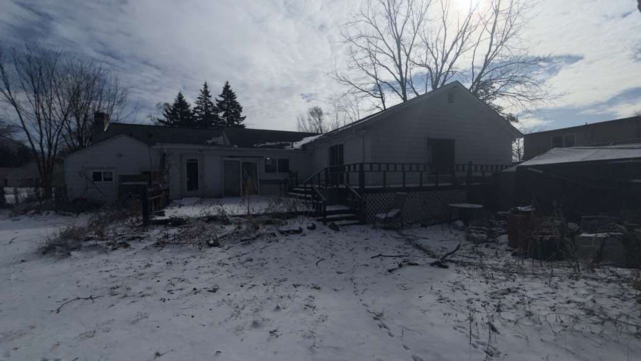 listing, photo 1