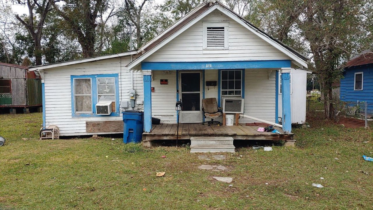 listing, photo 1