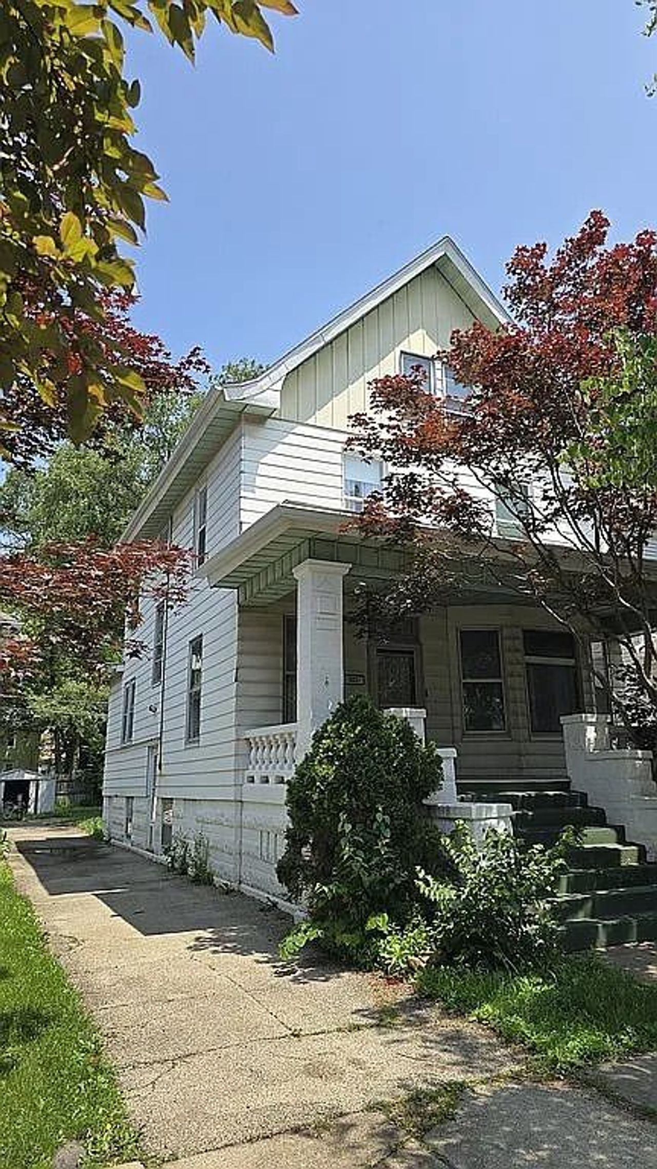 listing, photo 1