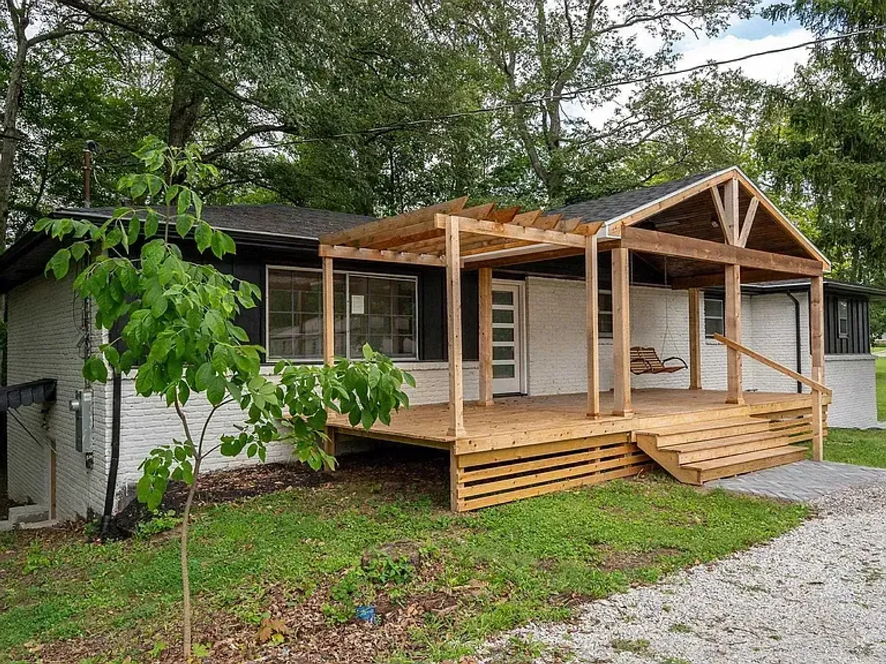 listing, photo 1