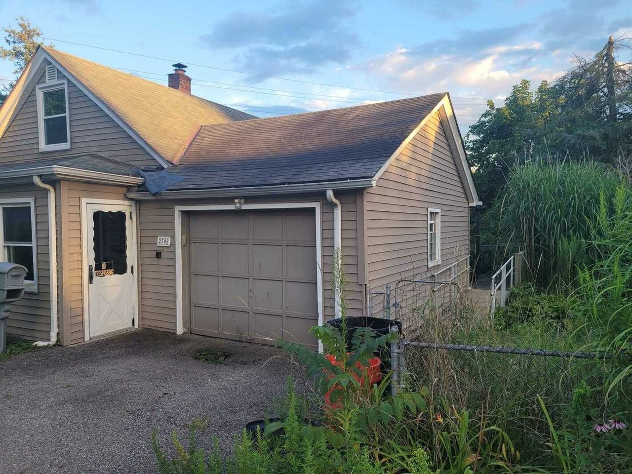 listing, photo 1