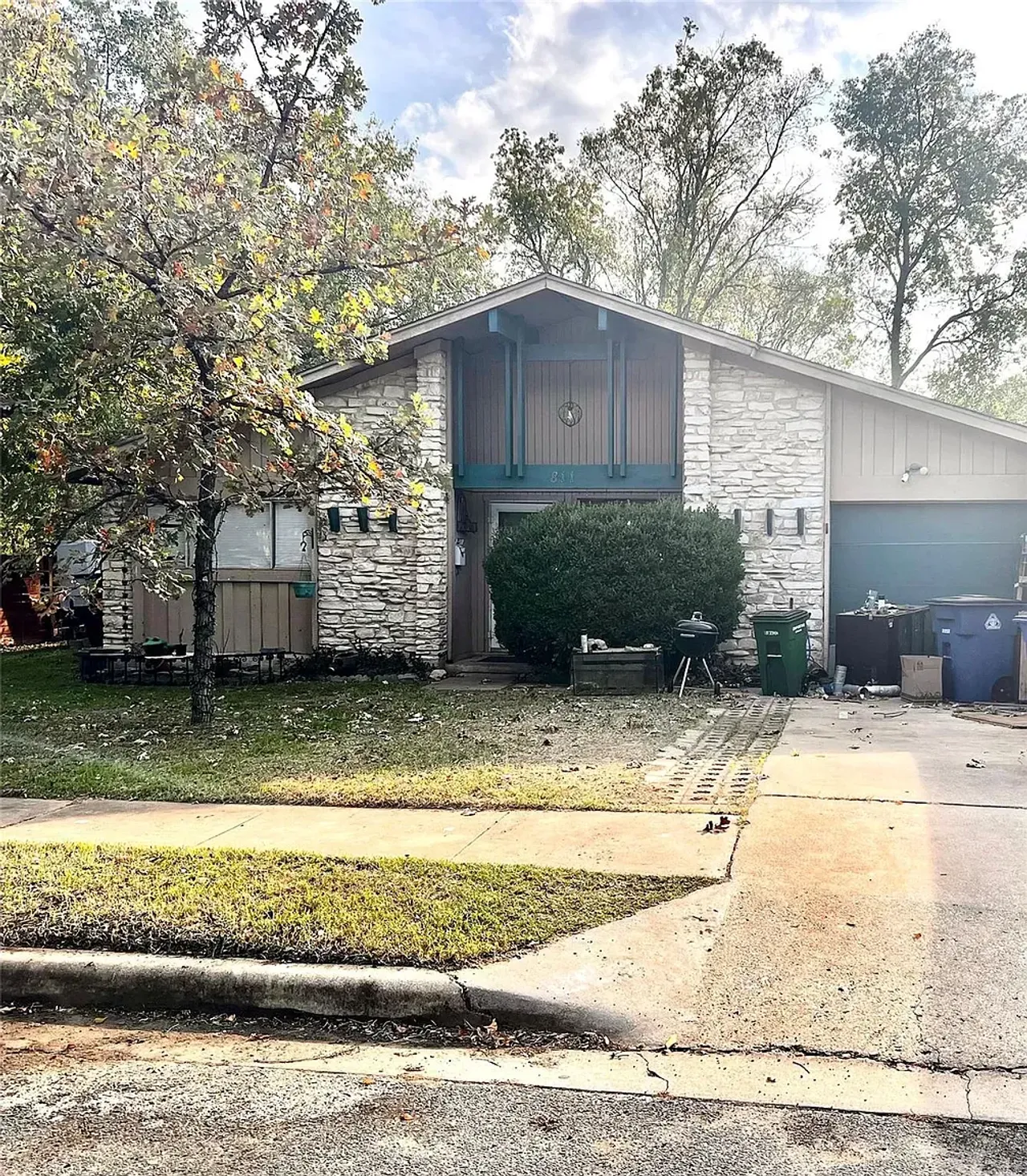 listing, photo 1