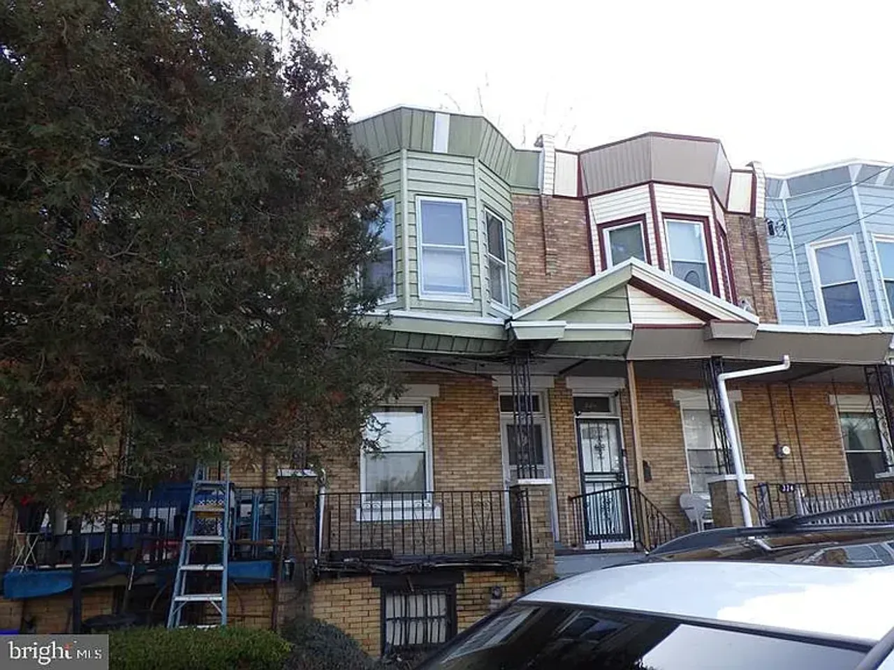 listing, photo 1