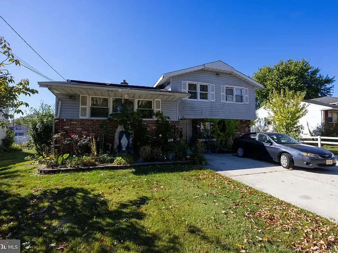 listing, photo 1