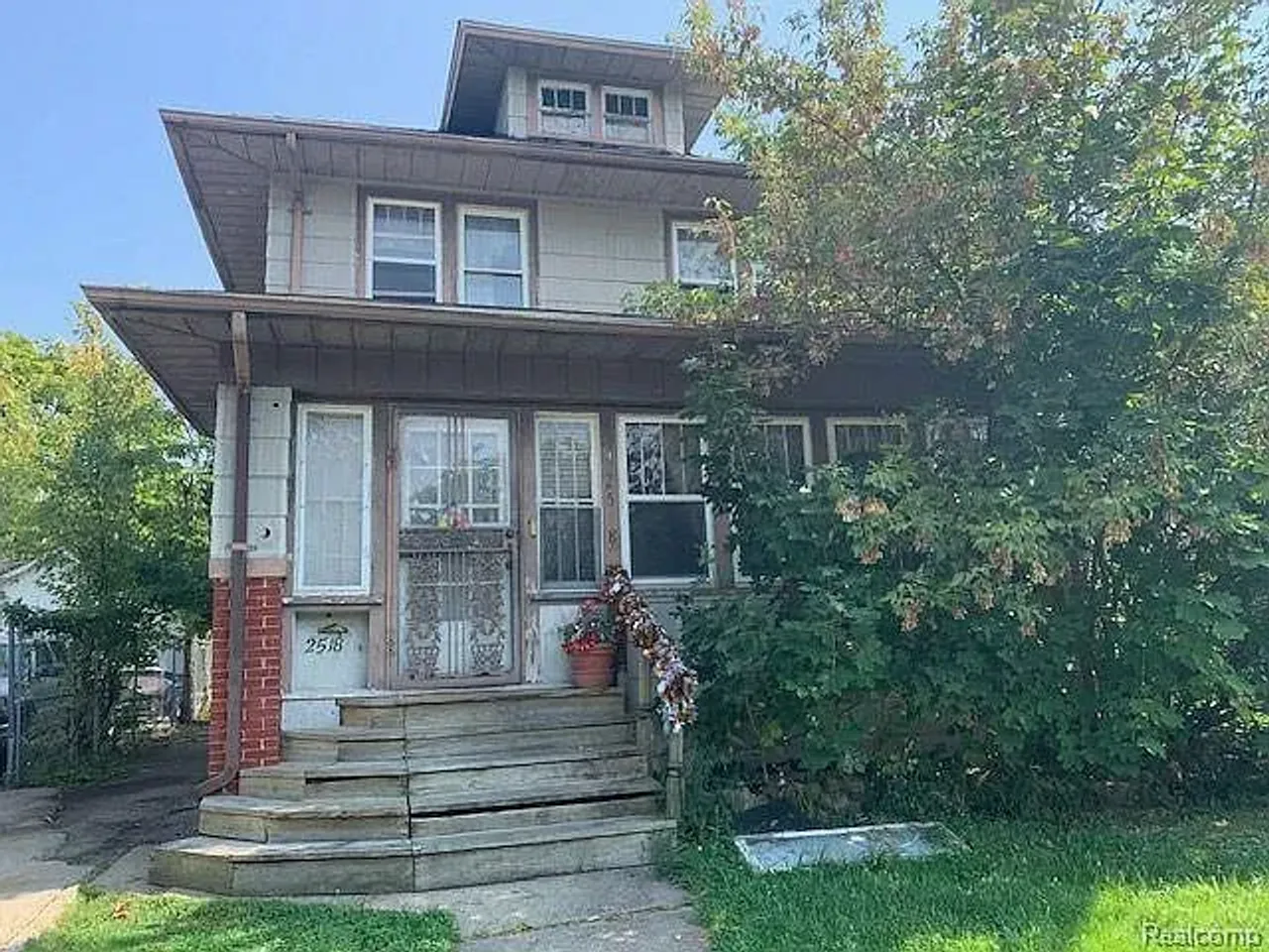 listing, photo 1