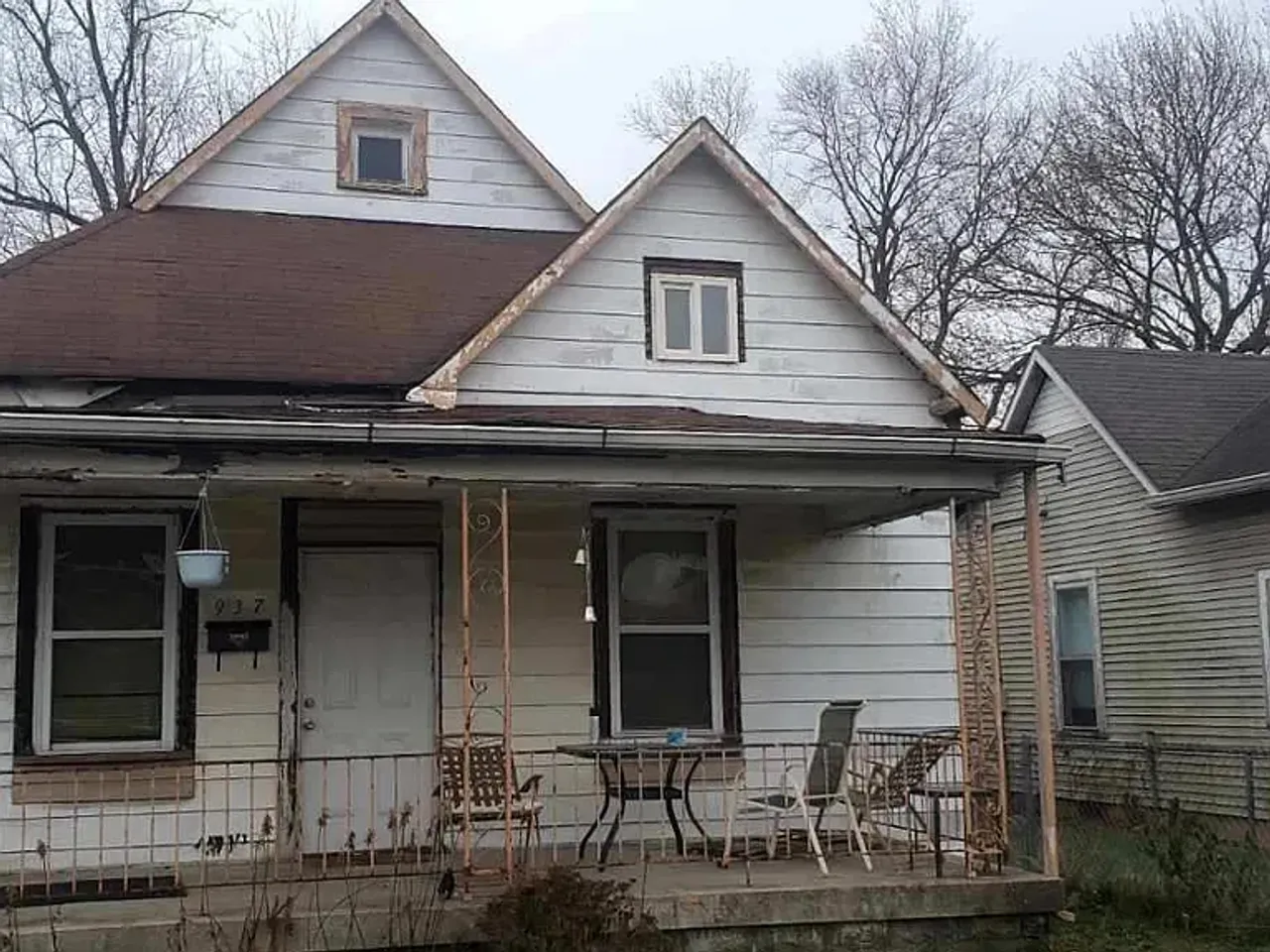 listing, photo 1