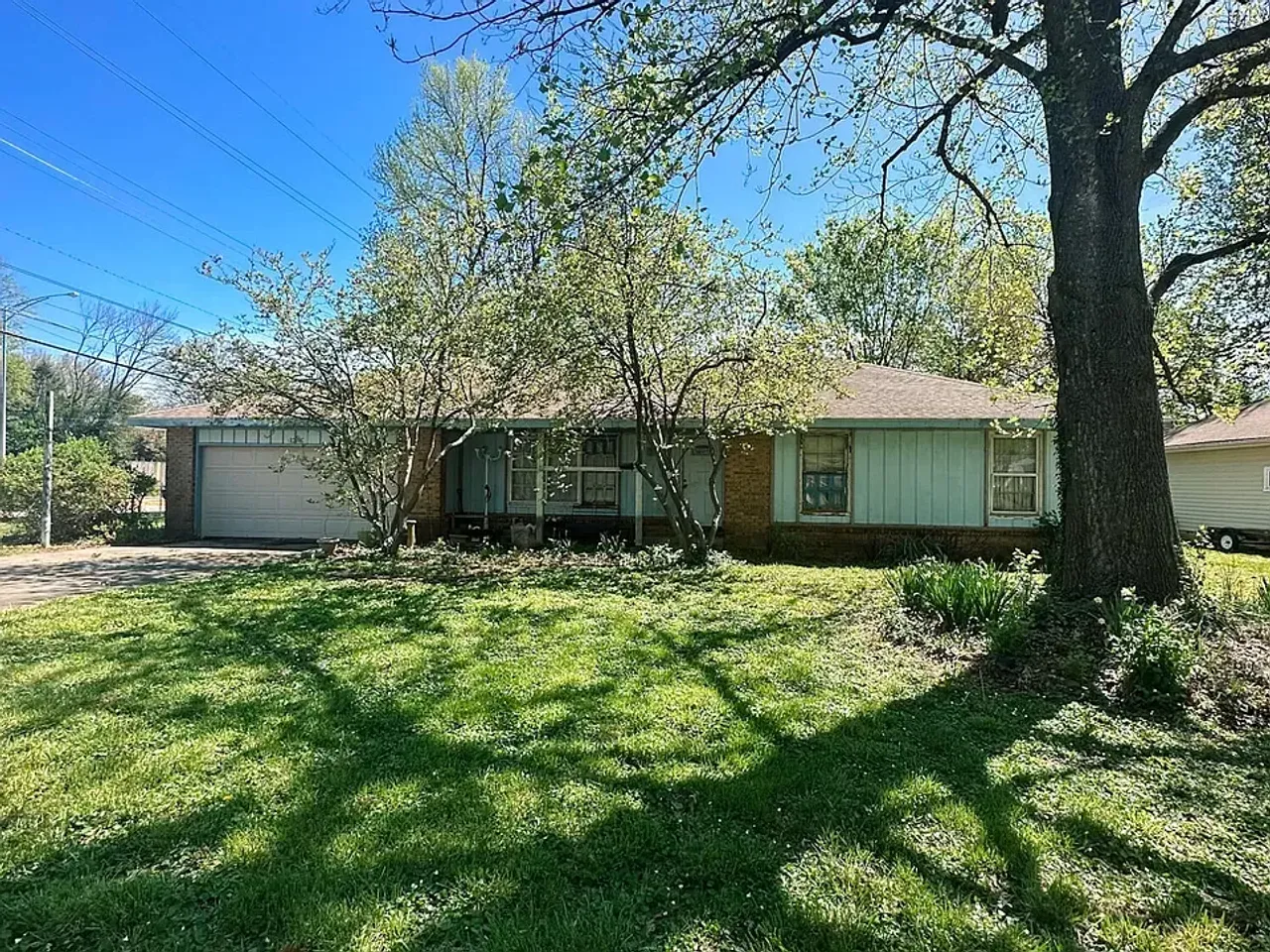 listing, photo 1