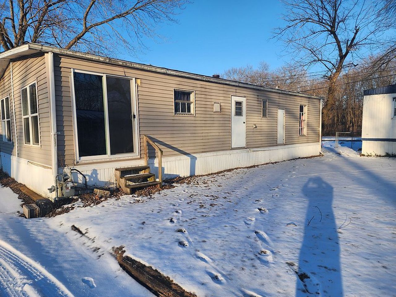 listing, photo 1