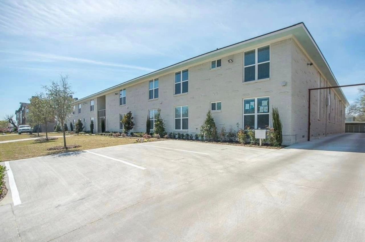 listing, photo 1