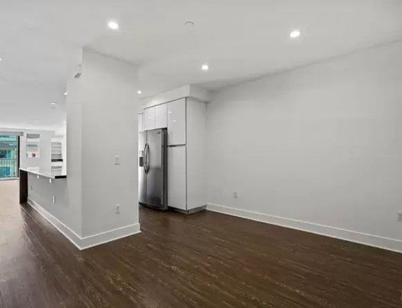 listing, photo 1
