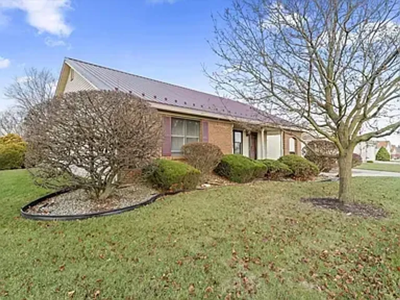 listing, photo 1