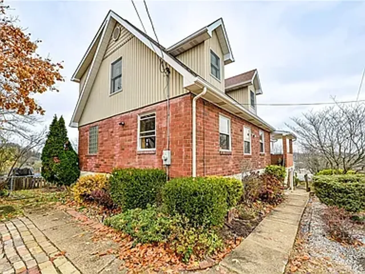listing, photo 1