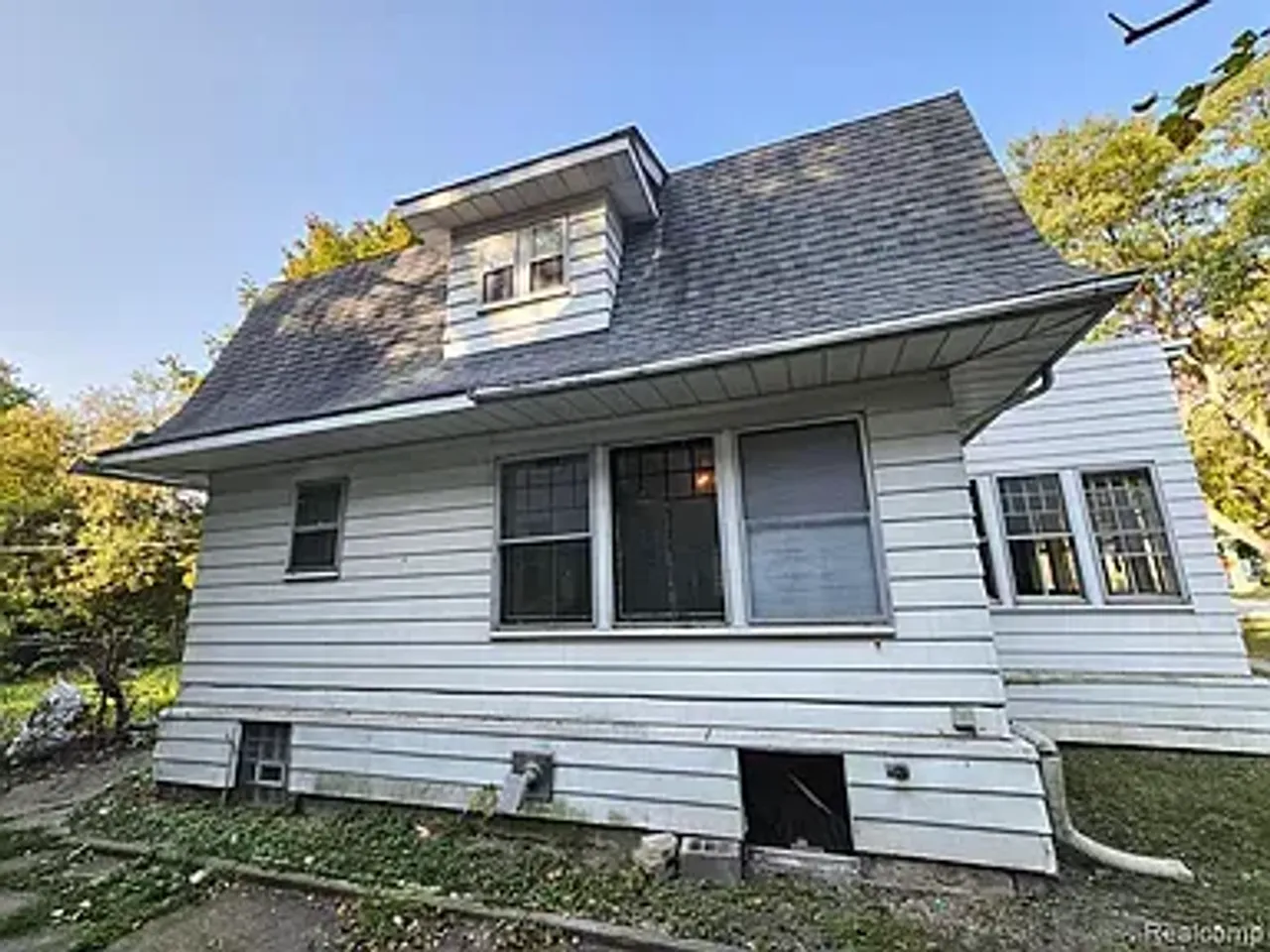 listing, photo 1