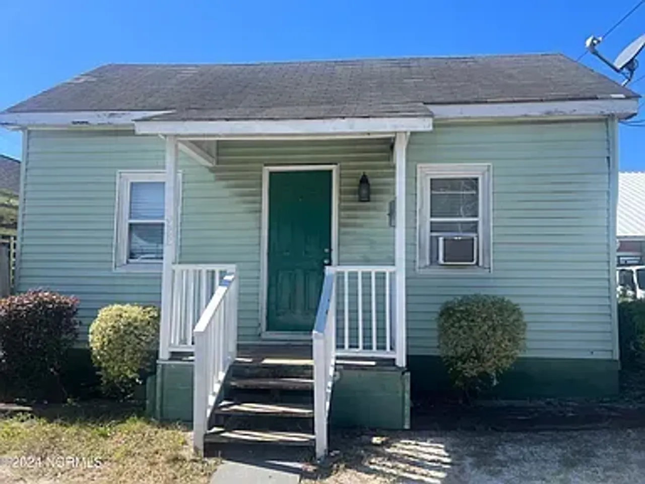 listing, photo 1