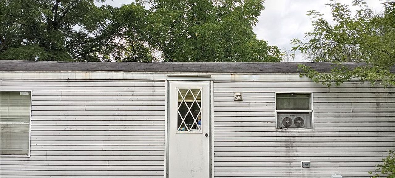 listing, photo 1