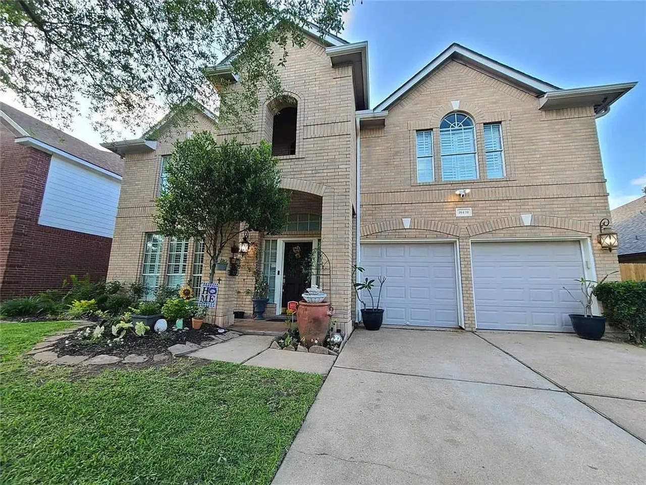 listing, photo 1