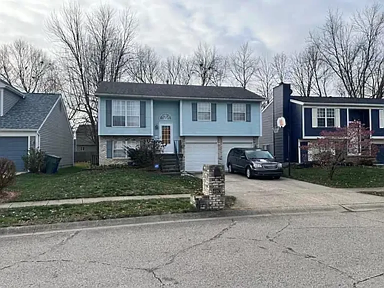 listing, photo 1