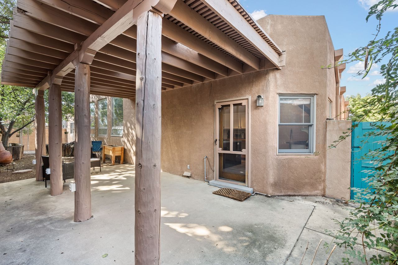 listing, photo 1