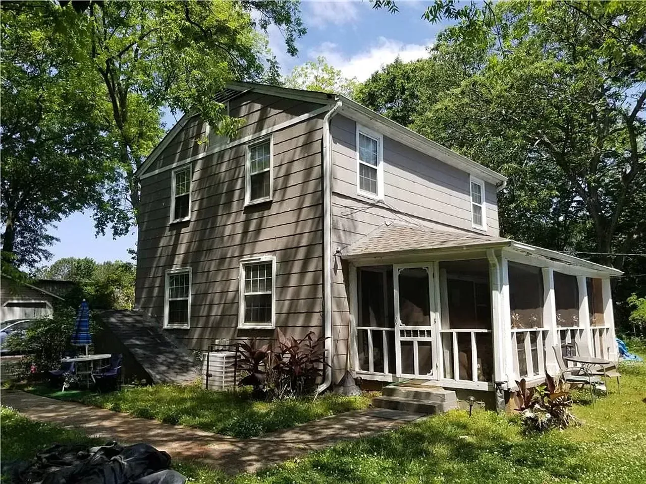 listing, photo 1