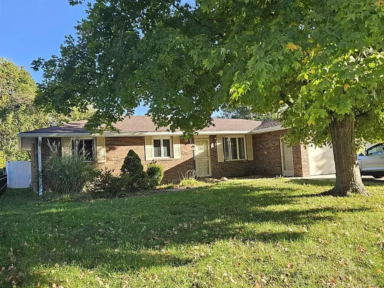listing, photo 1
