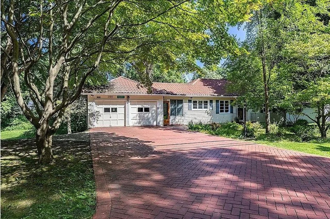listing, photo 1