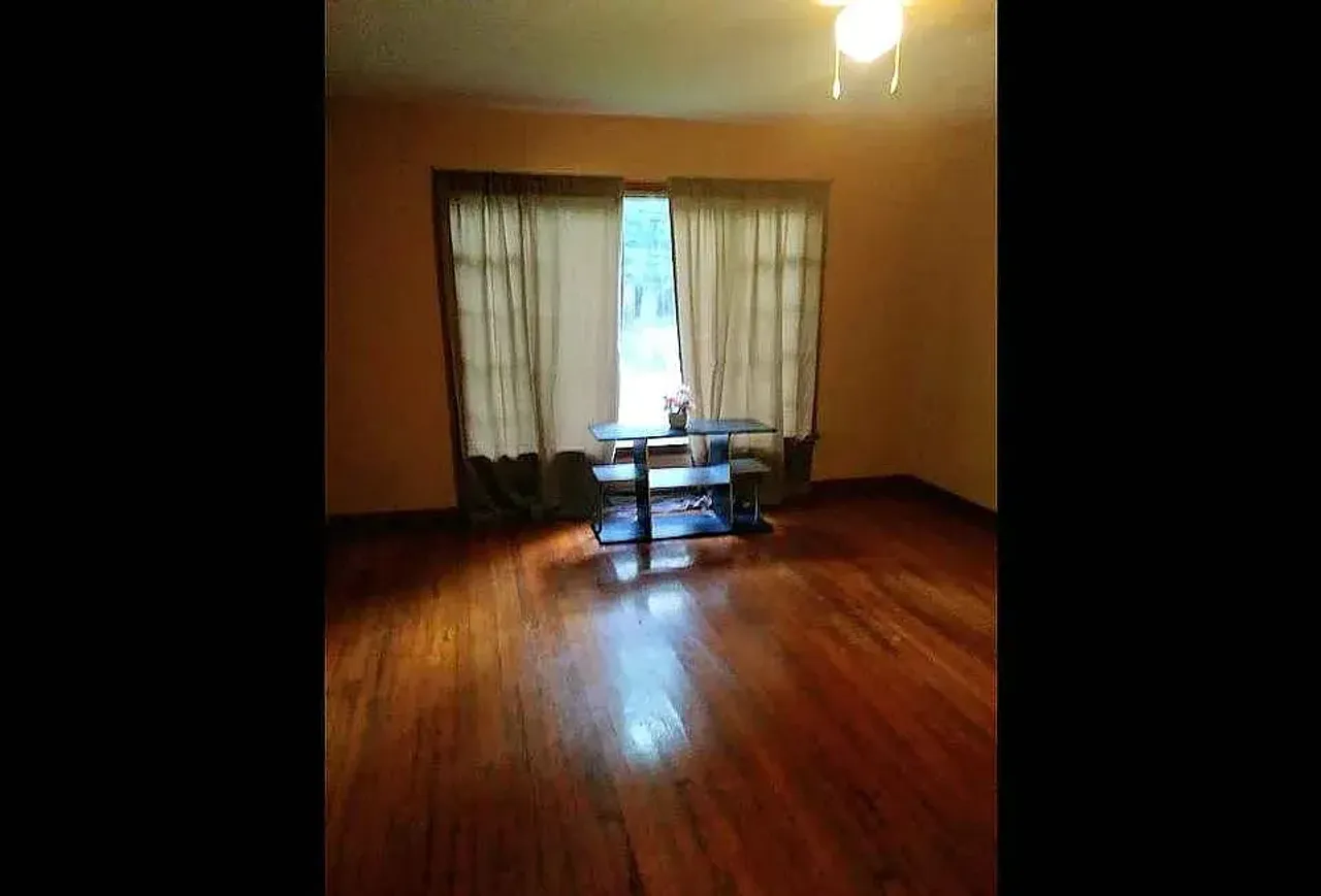 listing, photo 1