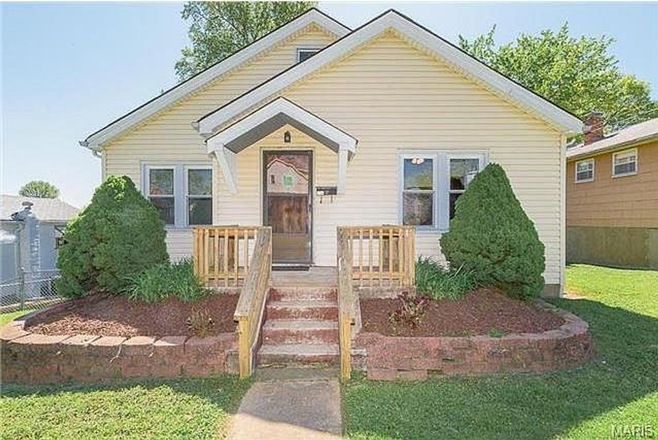 listing, photo 1