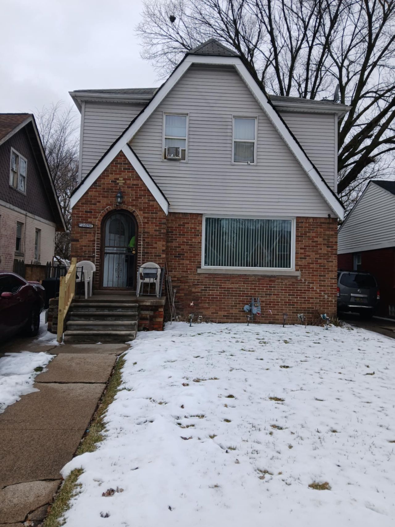 listing, photo 1
