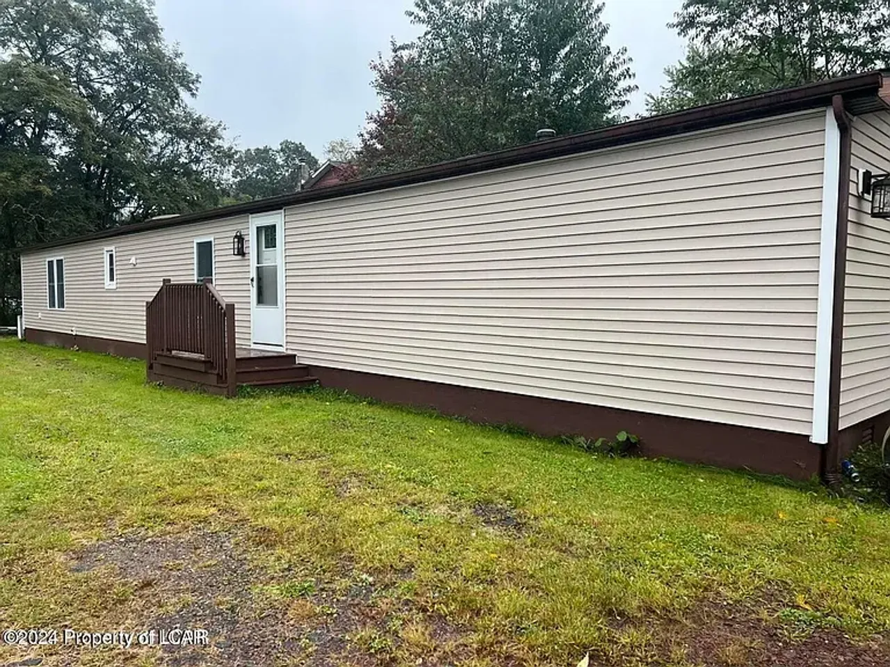 listing, photo 1