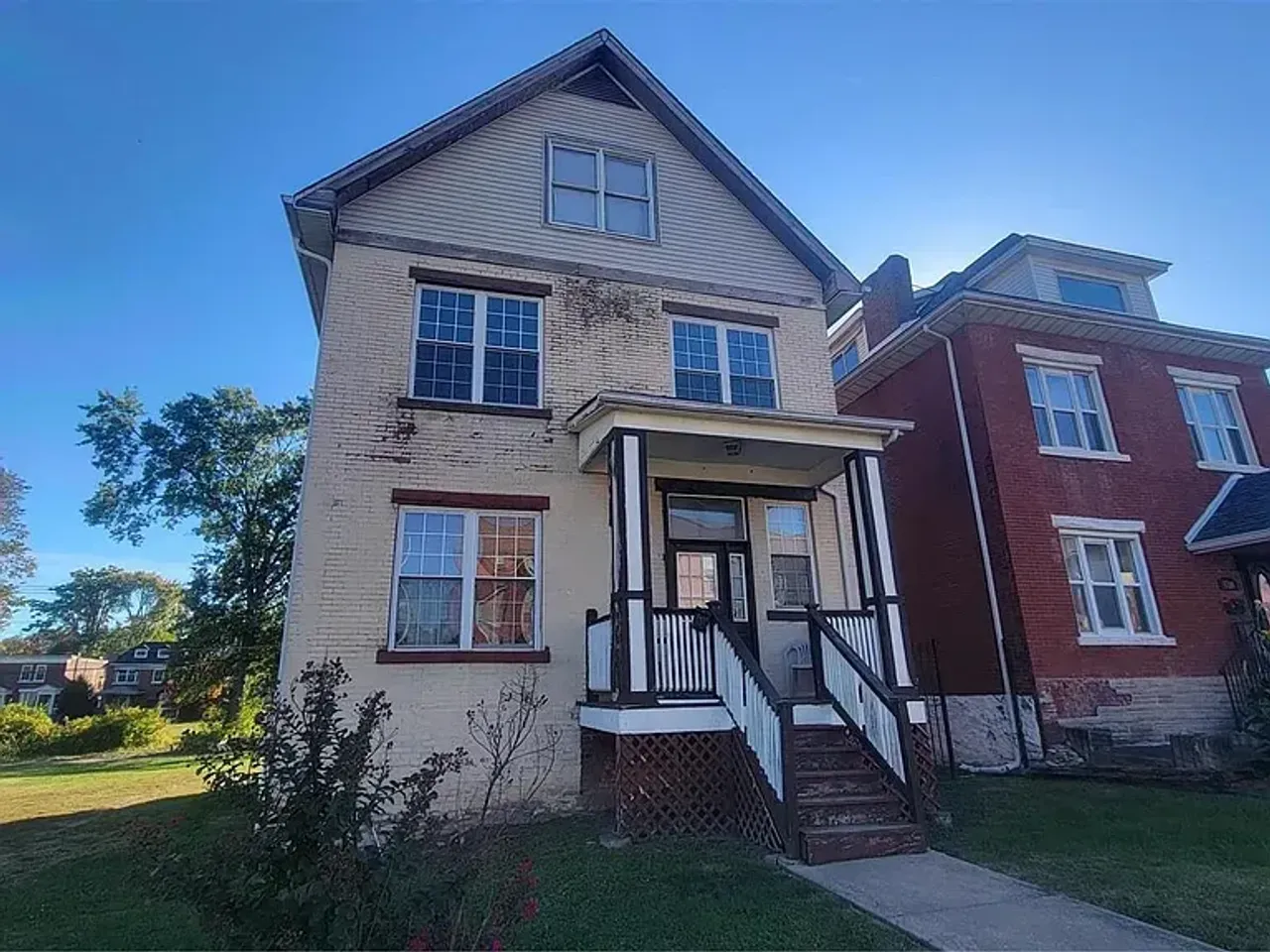 listing, photo 1