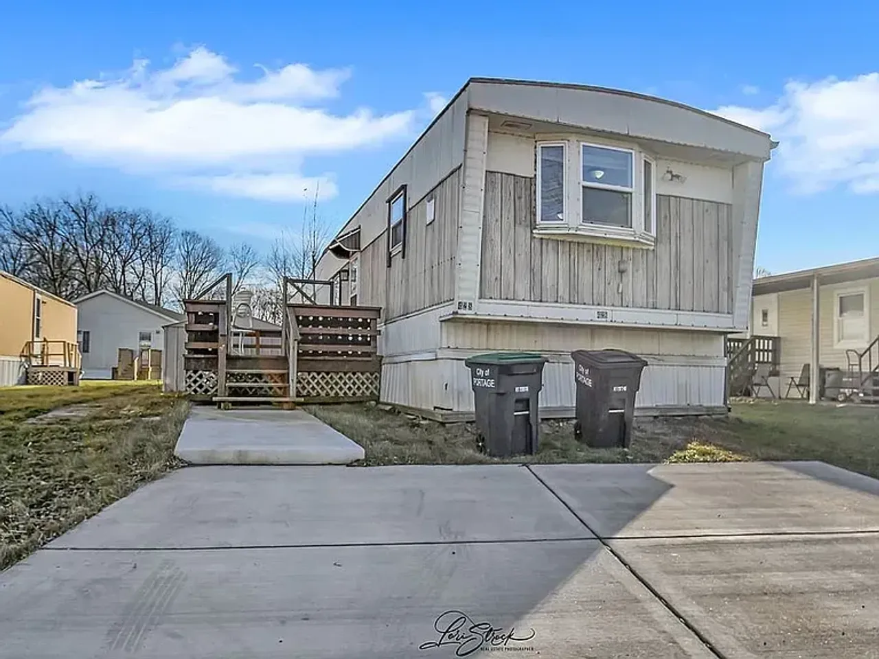 listing, photo 1