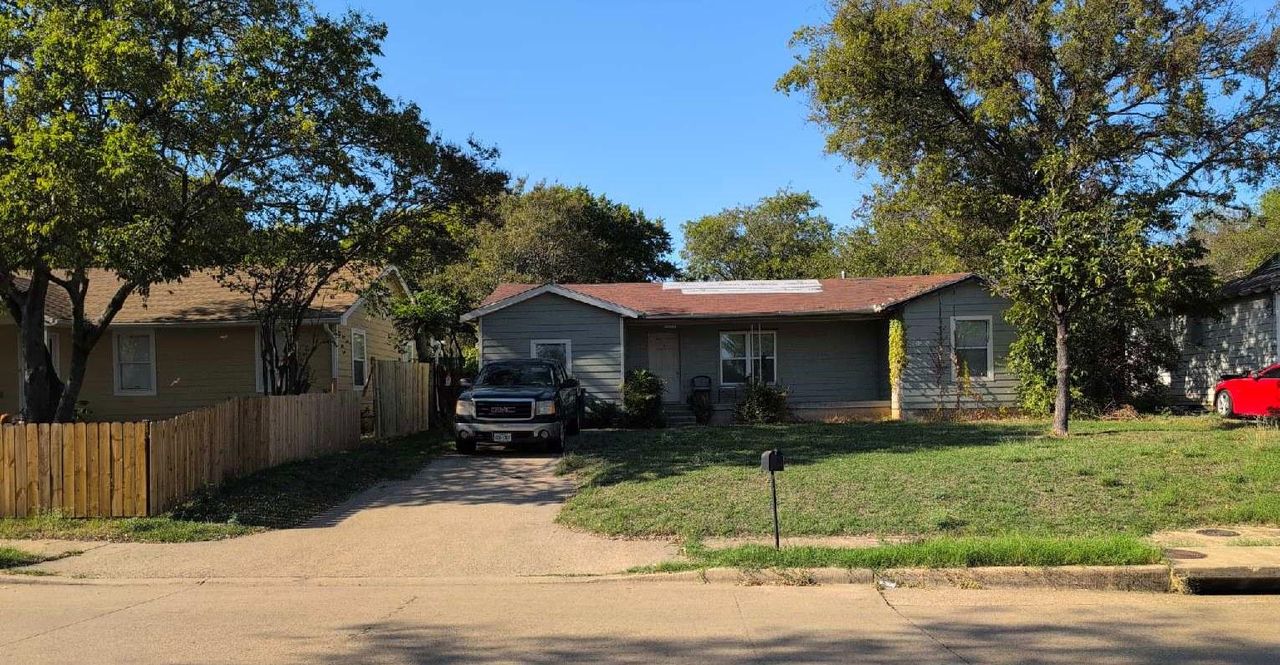 listing, photo 1