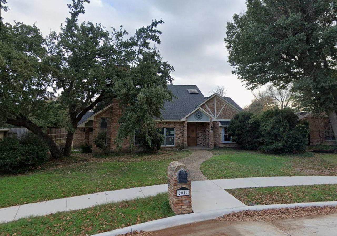 listing, photo 1