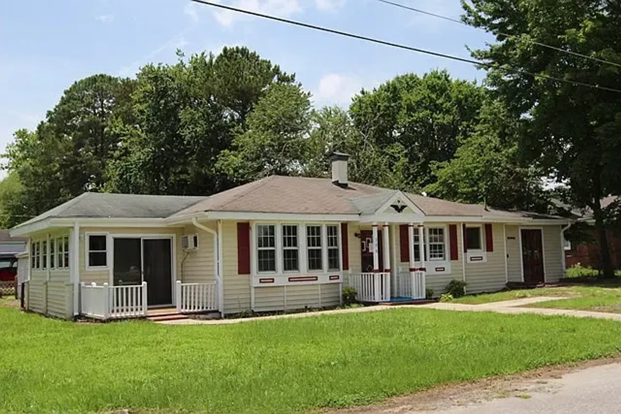 listing, photo 1