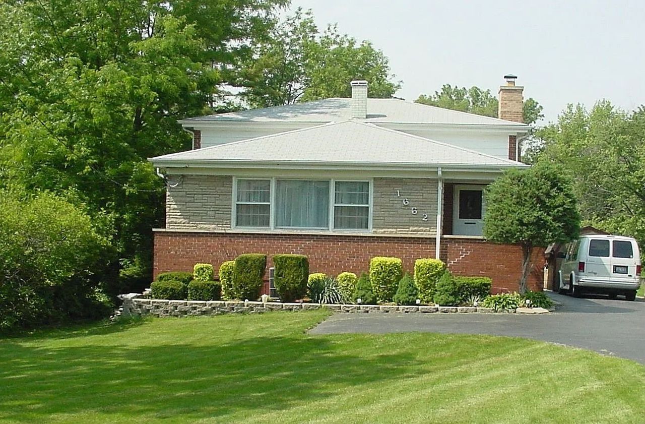 listing, photo 1