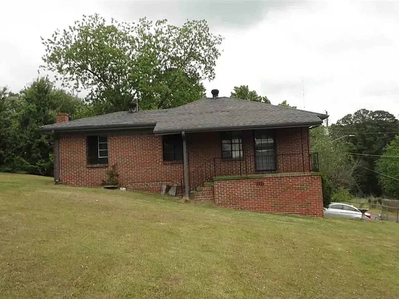listing, photo 1