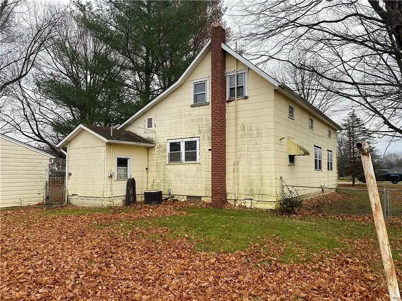 listing, photo 1