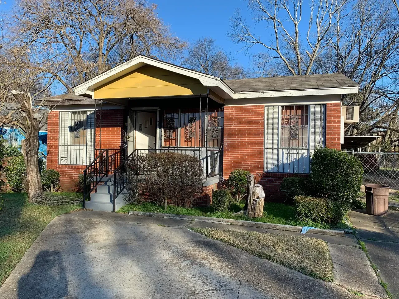 listing, photo 1