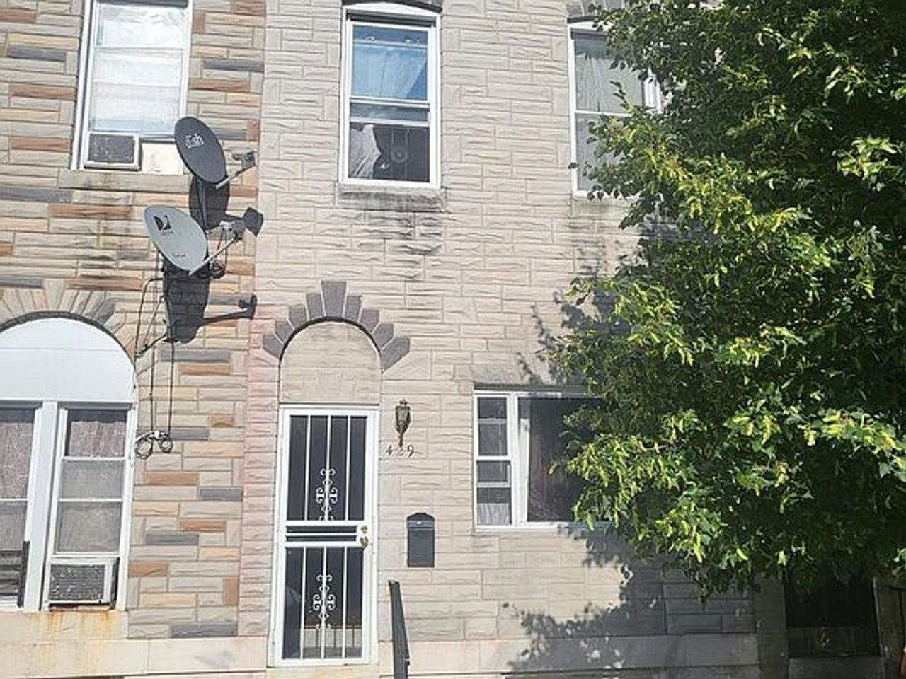 listing, photo 1