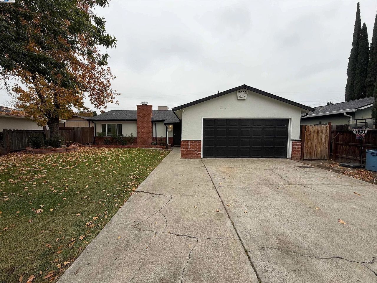 listing, photo 1