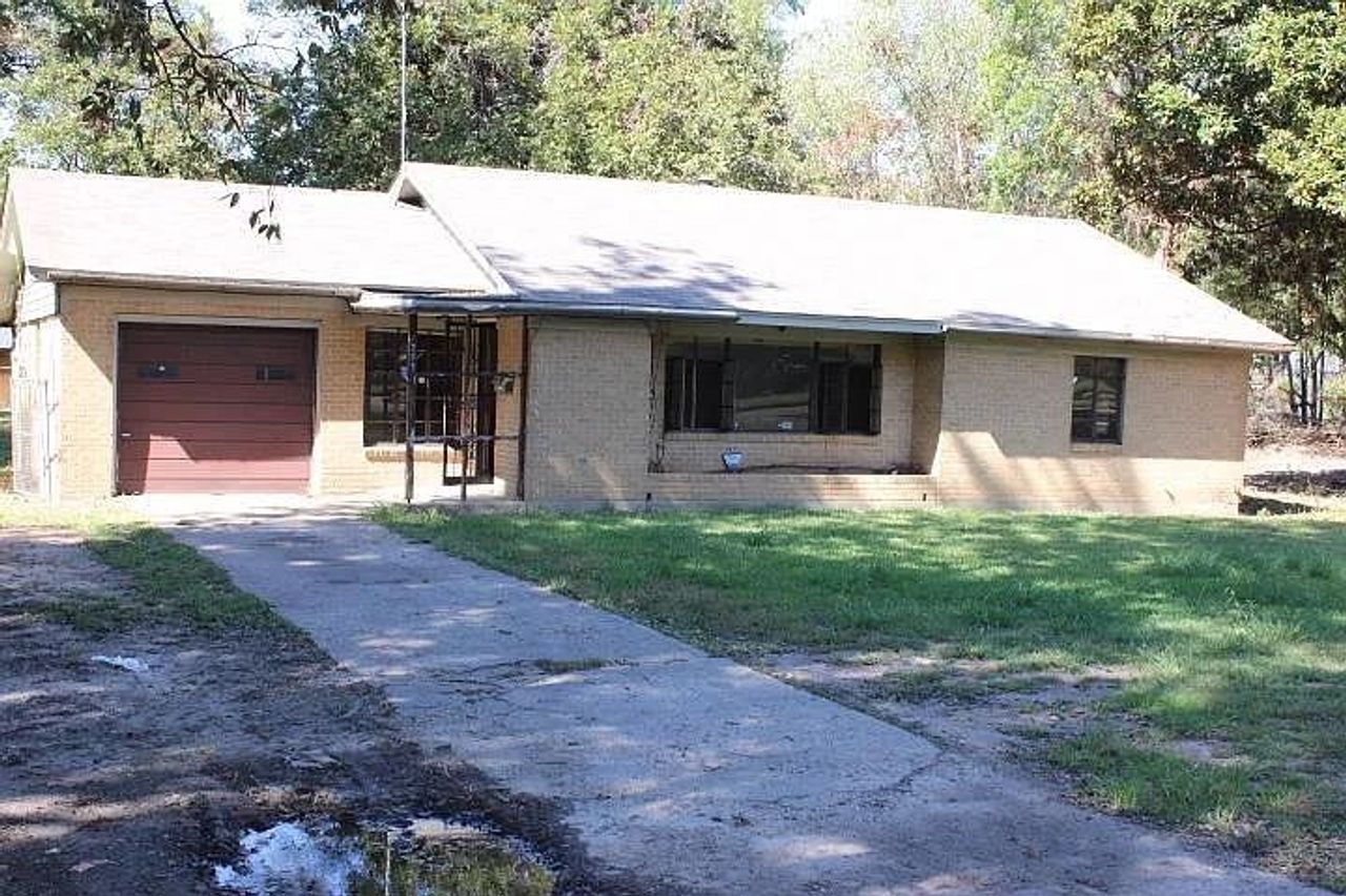 listing, photo 1