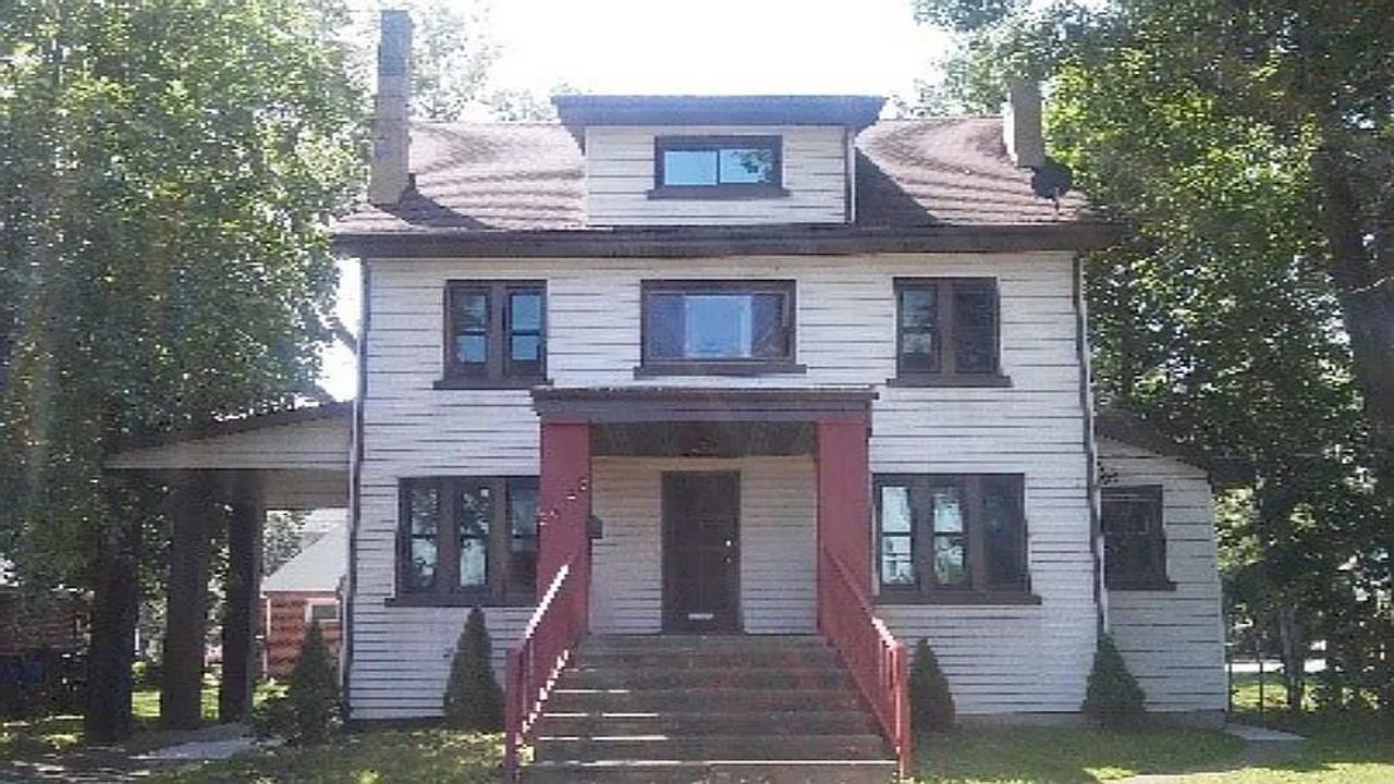 listing, photo 1
