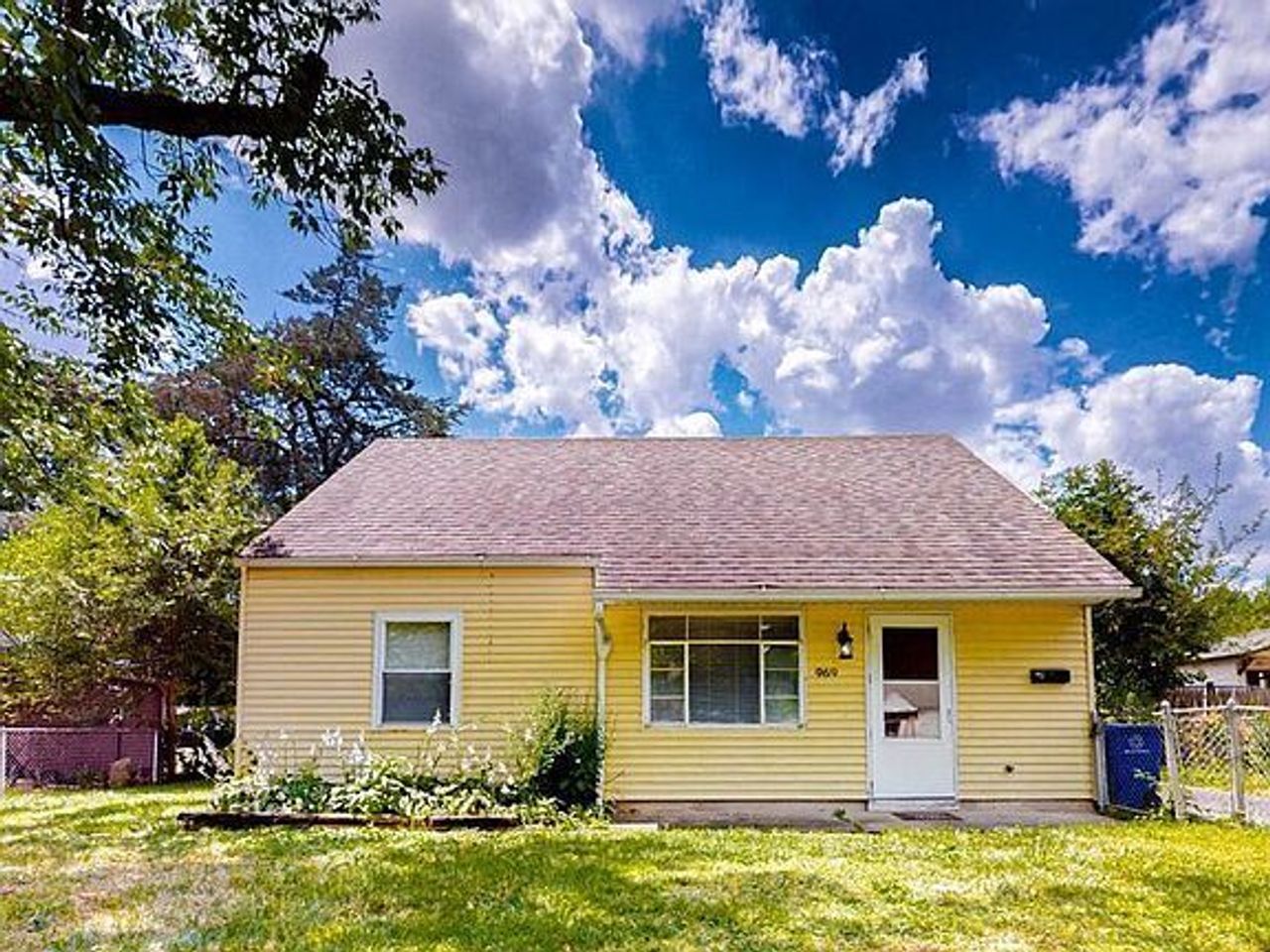 listing, photo 1